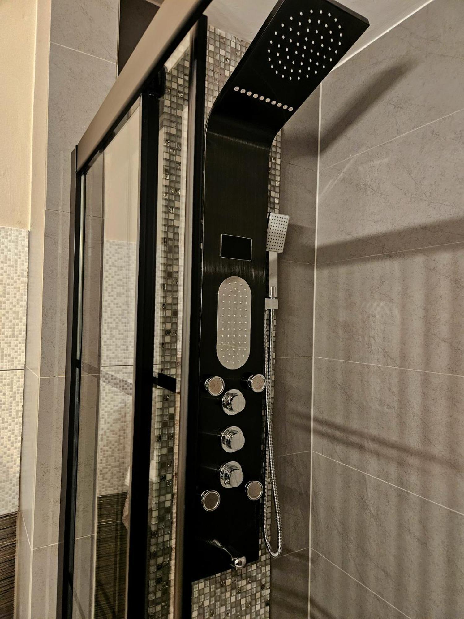 Sara -Mikolajska - Rynek - Netflix Hydromassage Apartment คราคูฟ ภายนอก รูปภาพ