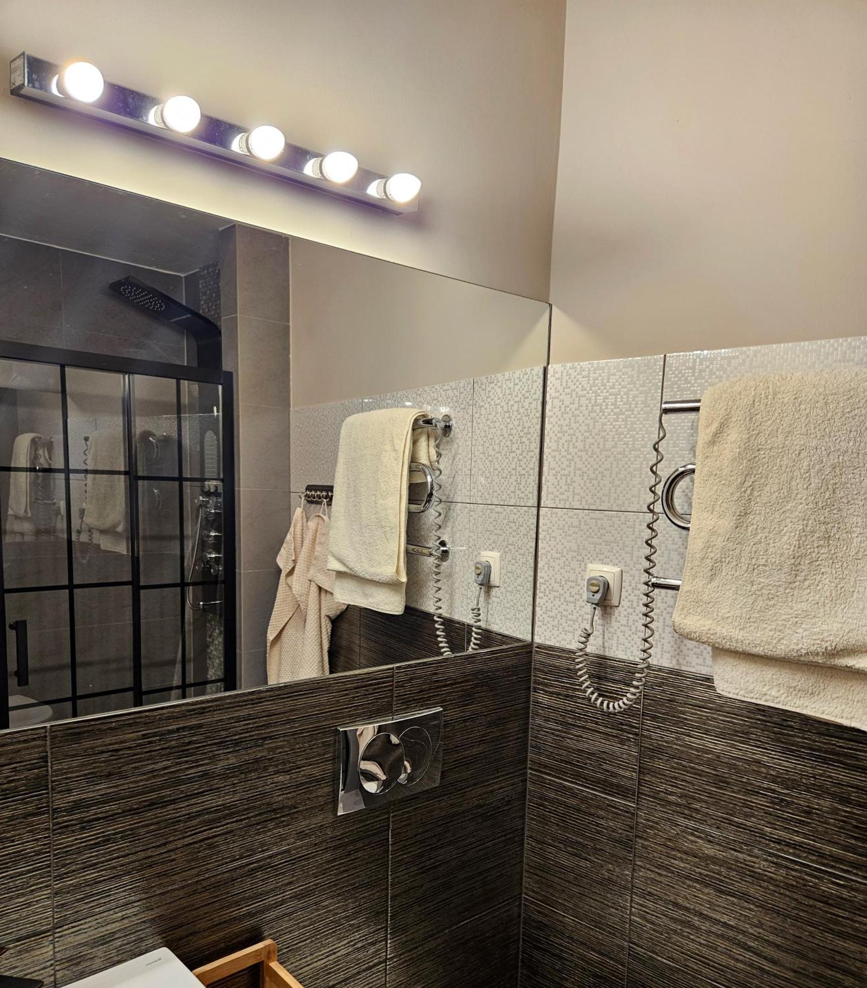 Sara -Mikolajska - Rynek - Netflix Hydromassage Apartment คราคูฟ ภายนอก รูปภาพ
