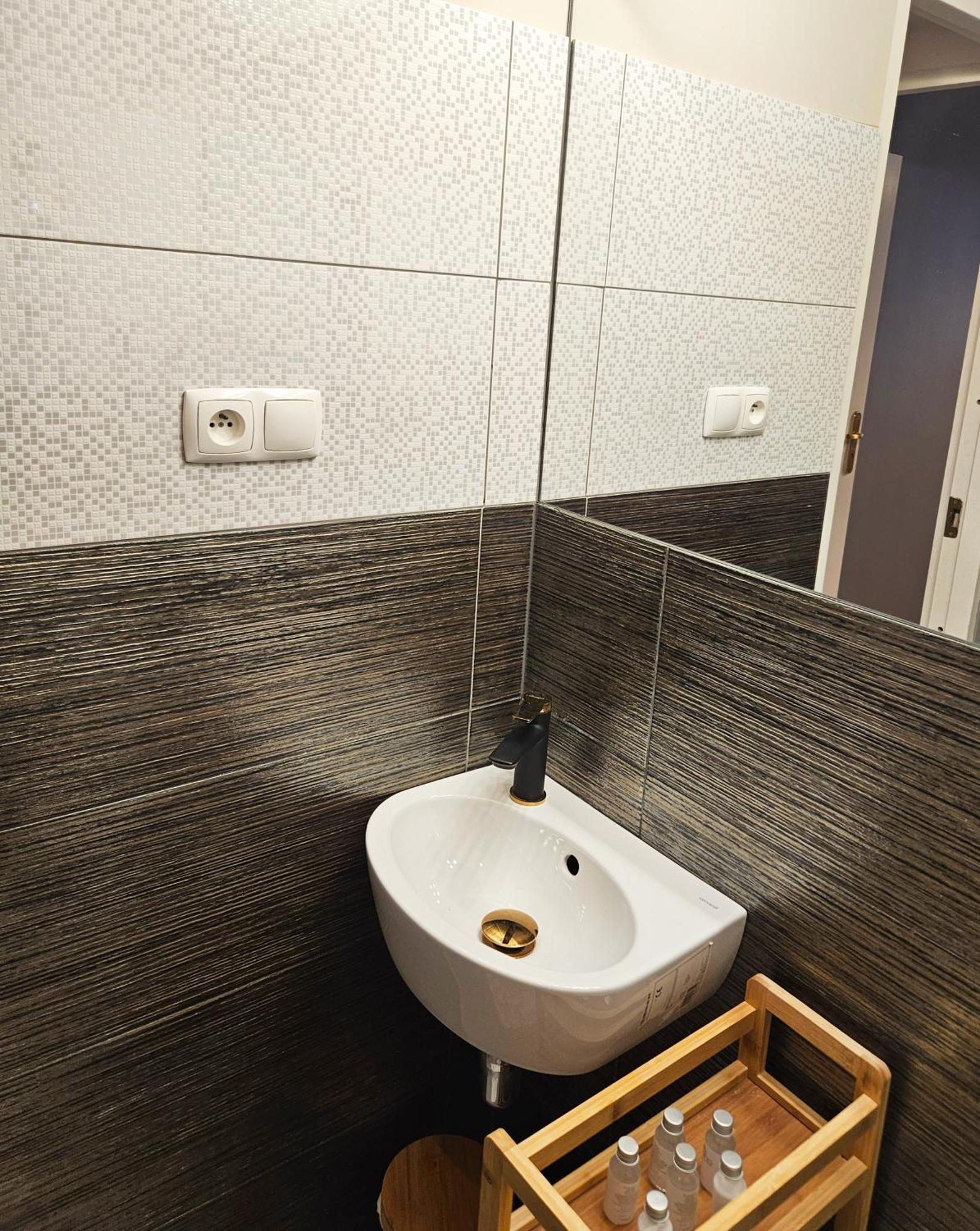 Sara -Mikolajska - Rynek - Netflix Hydromassage Apartment คราคูฟ ภายนอก รูปภาพ